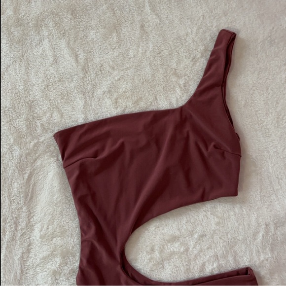NWOT Superdown One Shoulder Cut Out Bodysuit - Picture 2 of 10